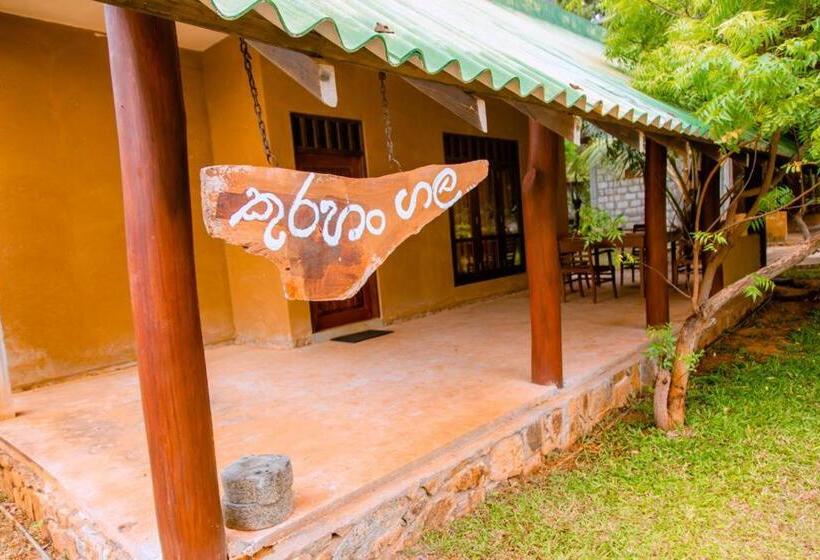 家庭间, Sakura Cherry Blossom Cabanas