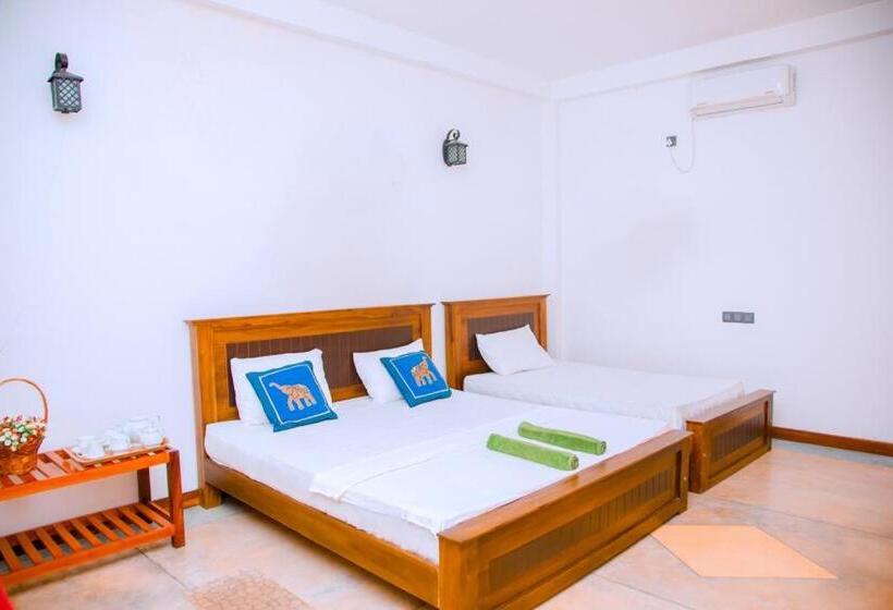 家庭间, Sakura Cherry Blossom Cabanas