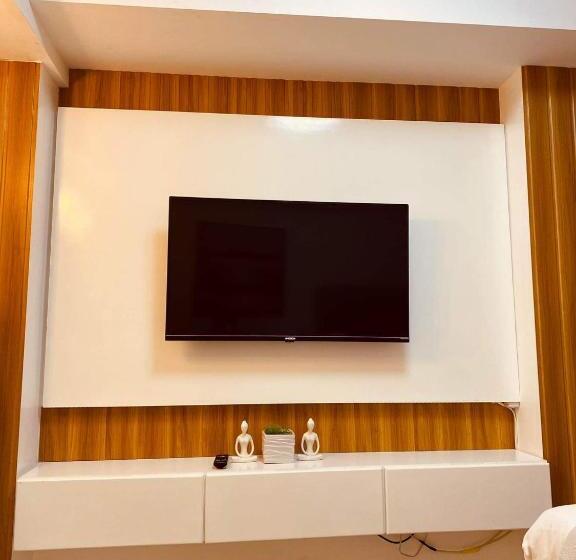스탠다드 발코니 스튜디오, Neri’s Place At Azure North