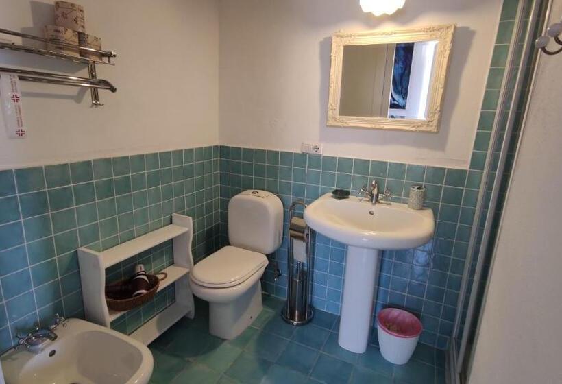 غرفة سوبيريور ثلاثية, Halgoduria