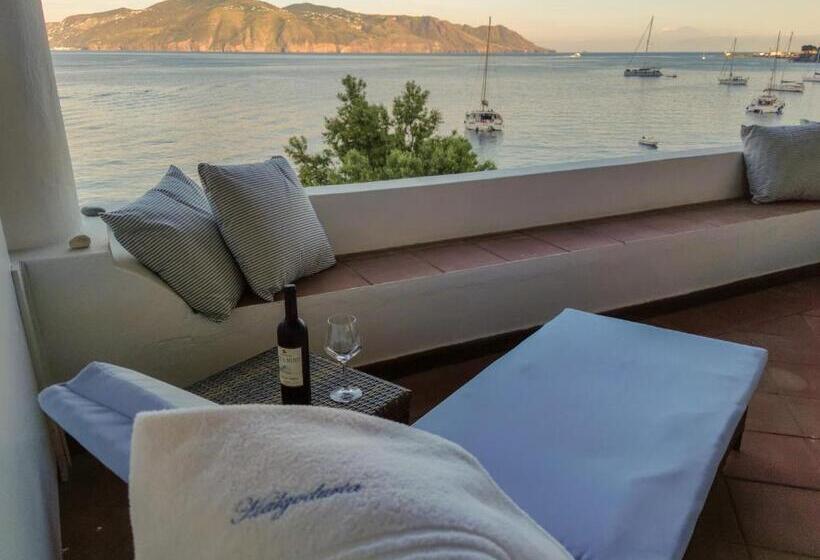 غرفة سوبيريور ثلاثية, Halgoduria