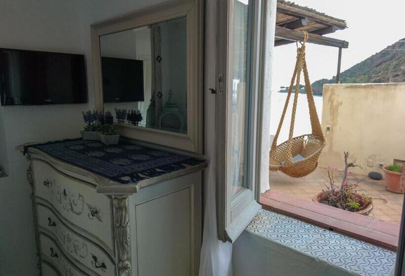 غرفة سوبيريور ثلاثية, Halgoduria