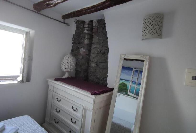 غرفة ديلوكس ثلاثية, Halgoduria