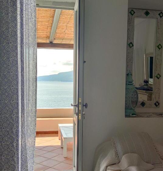 غرفة سوبيريور ثلاثية, Halgoduria