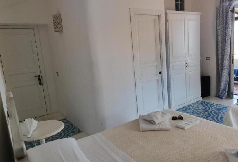 غرفة سوبيريور ثلاثية, Halgoduria