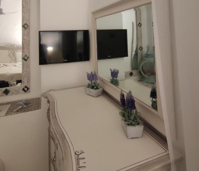 غرفة سوبيريور ثلاثية, Halgoduria