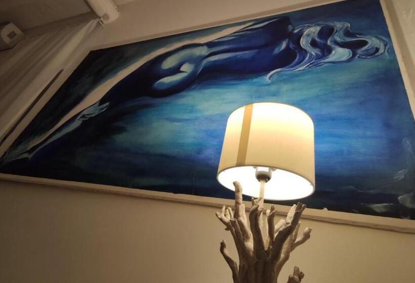 غرفة سوبيريور ثلاثية, Halgoduria