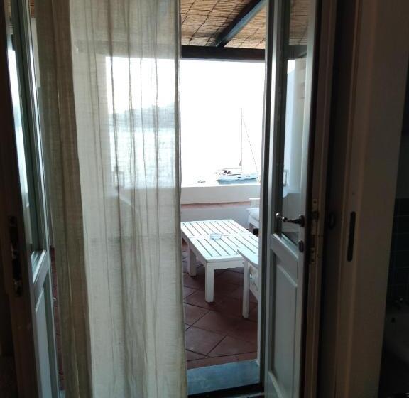 غرفة ديلوكس ثلاثية, Halgoduria