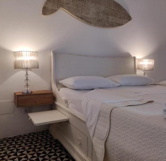 غرفة ديلوكس ثلاثية, Halgoduria