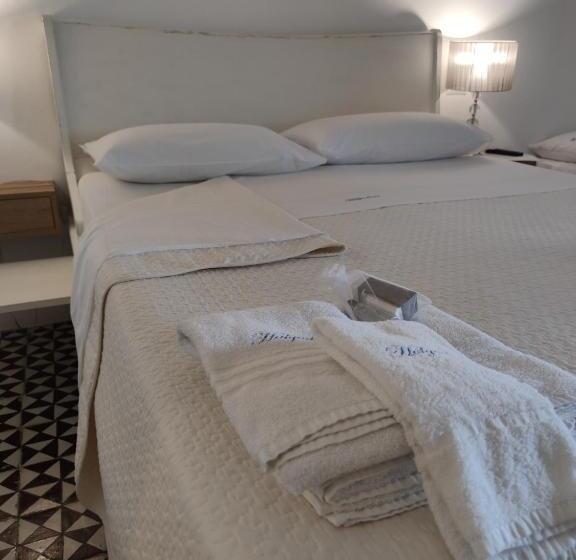 غرفة ديلوكس ثلاثية, Halgoduria