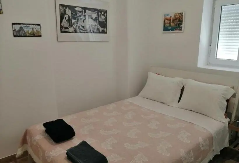 Habitació Estàndard, Ajuda Space