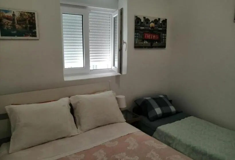 Habitació Estàndard, Ajuda Space