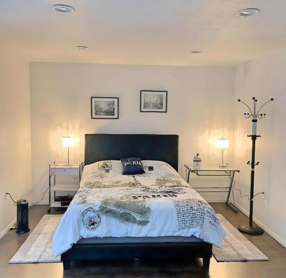 חדר משפחתי, Villa De Paris