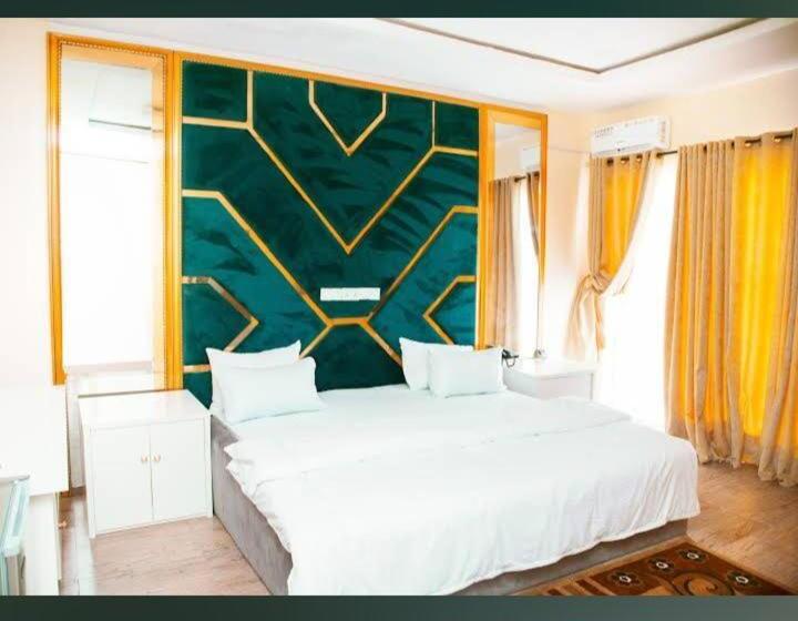 اتاق لوکس با تخت بزرگ, Vito Gate Hotel And Suite