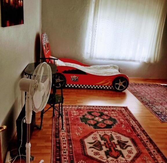 اتاق لوکس, Ahmet Teacher 2