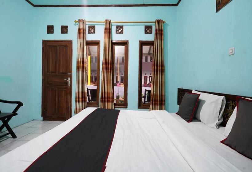 Номер Deluxe Кровать Кинг, Capital O 93262 Hotel Cherish 2