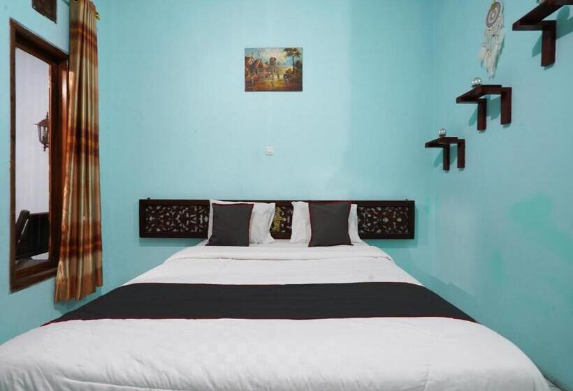 Номер Deluxe Кровать Кинг, Capital O 93262 Hotel Cherish 2