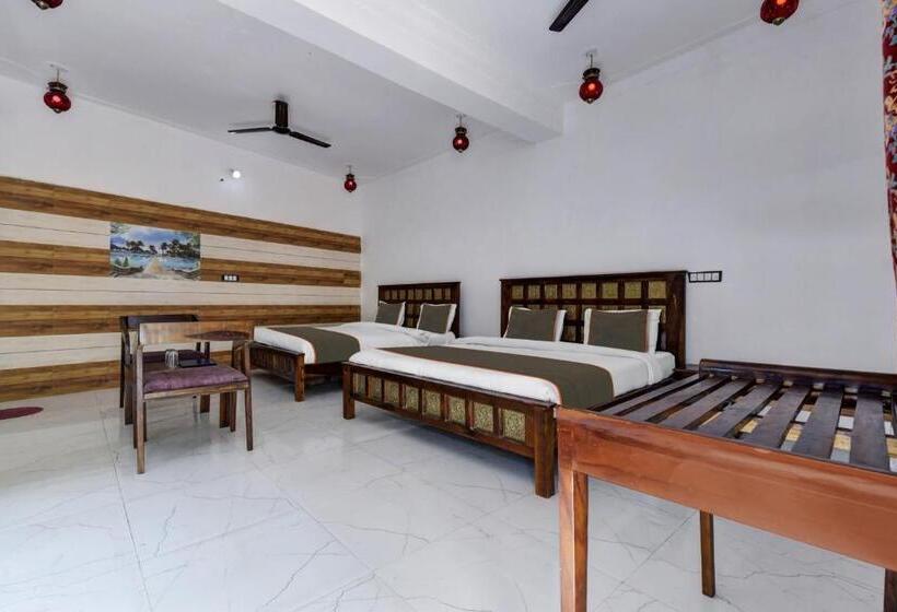 デラックストリプルルーム, Collection O Hotel Kumbha Garh