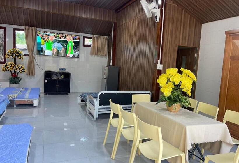 اتاق خانوادگی, Nguyệt Minh 2