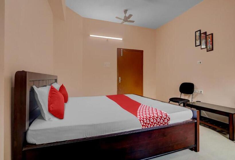 トリプルクラシックルーム, Super Oyo Flagship Moyong Homestay