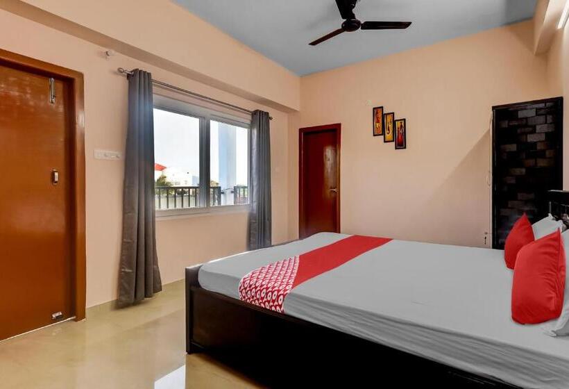 トリプルクラシックルーム, Super Oyo Flagship Moyong Homestay