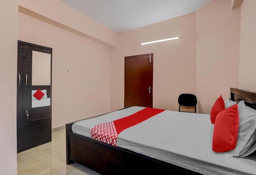 トリプルクラシックルーム, Super Oyo Flagship Moyong Homestay