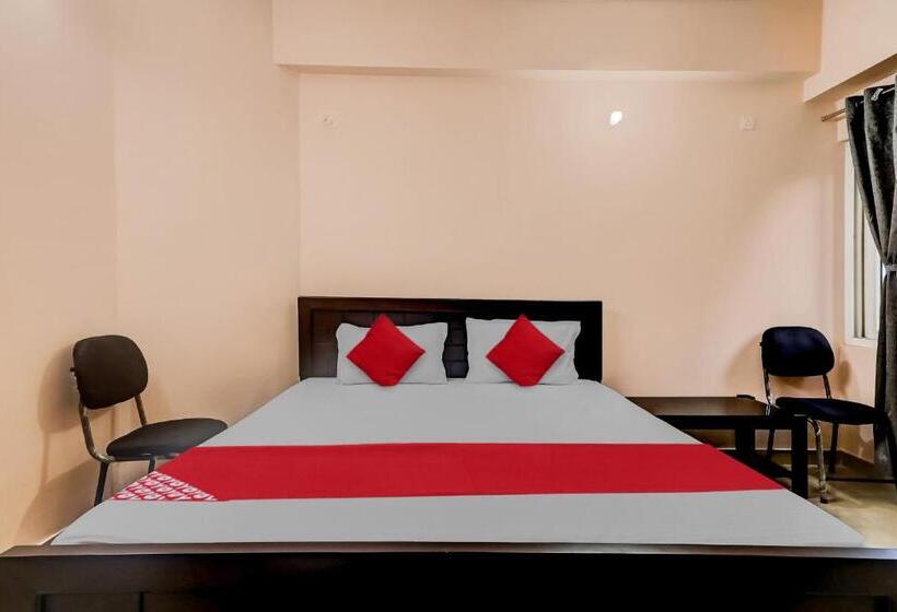 トリプルクラシックルーム, Super Oyo Flagship Moyong Homestay