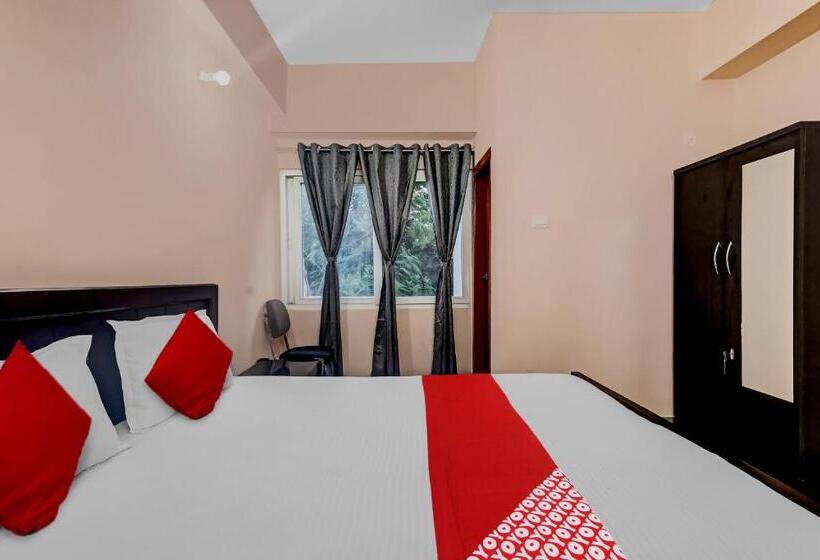 トリプルクラシックルーム, Super Oyo Flagship Moyong Homestay