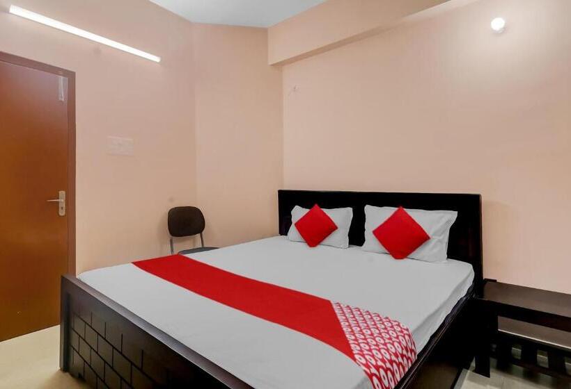 トリプルクラシックルーム, Super Oyo Flagship Moyong Homestay