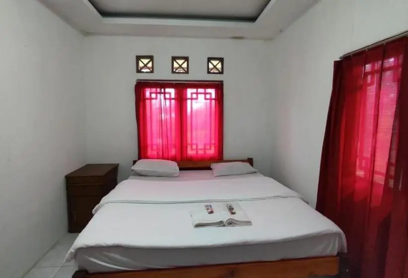 Aile Odası, Villa Oriental Curug Nangka
