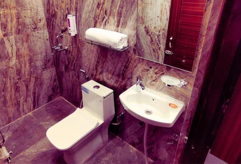 חדר סופריור עם מיטת קינג, The Madhunandan