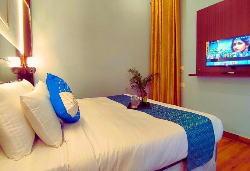 חדר אקזקיוטיב לשלושה, The Madhunandan