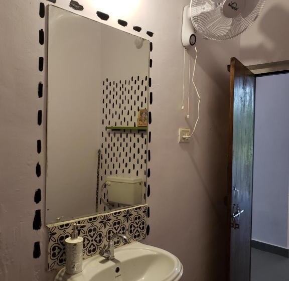 Номер Стандарт Совместная Ванная, Adi Shakti Guesthouse And Shala