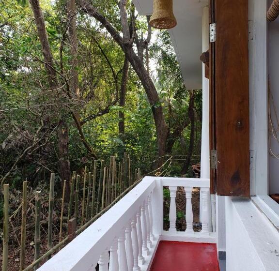 Номер Стандарт Совместная Ванная, Adi Shakti Guesthouse And Shala