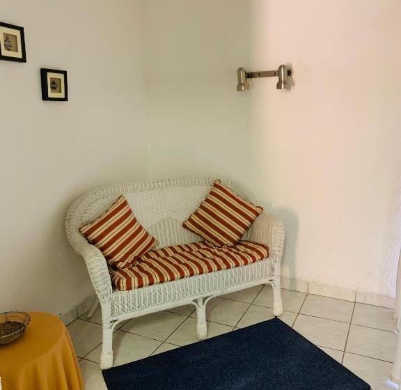 스탠다드 트리플 룸, Busa House