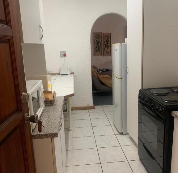 스탠다드 트리플 룸, Busa House