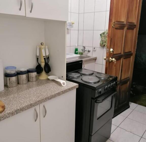 패밀리 룸, Busa House