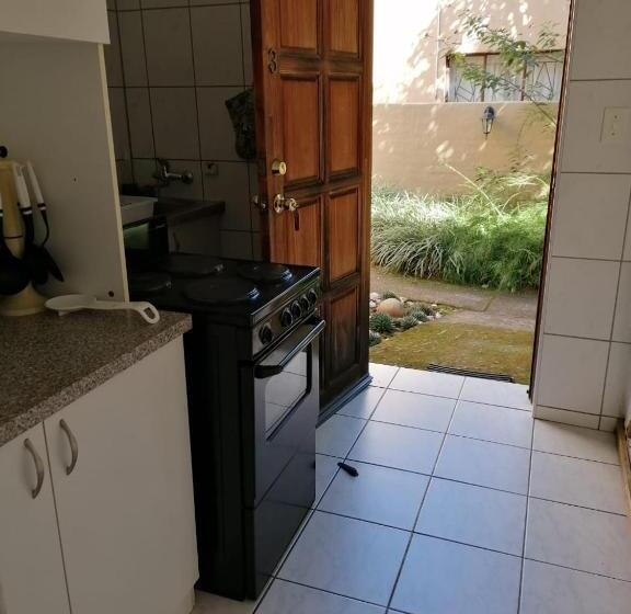 패밀리 룸, Busa House