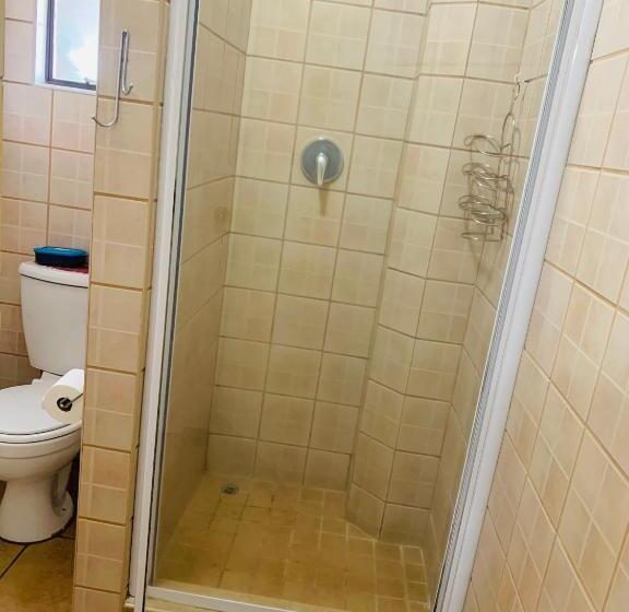 패밀리 룸, Busa House