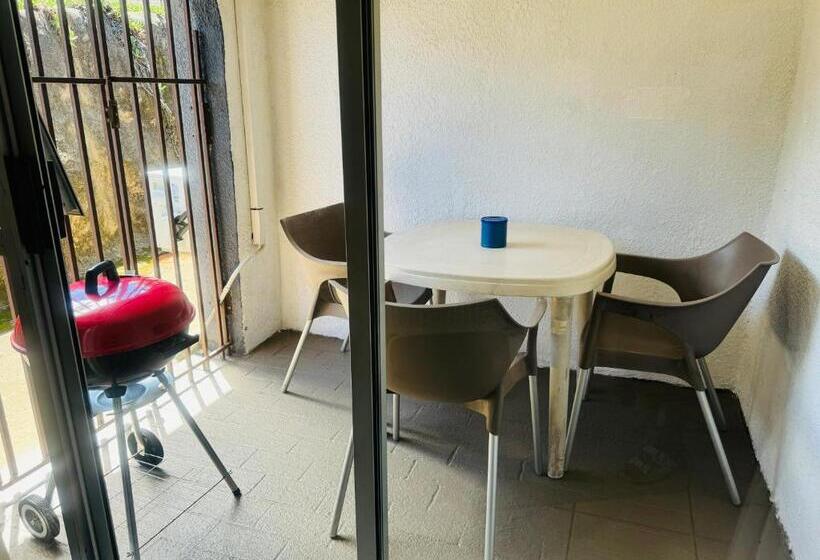 스탠다드 트리플 룸, Busa House