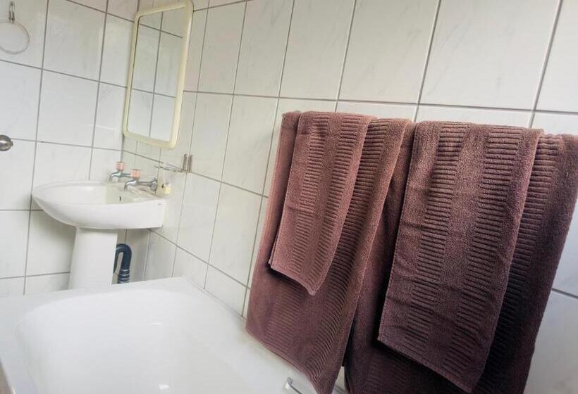 Семейный Номер, Busa House