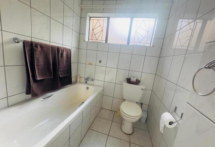 패밀리 룸, Busa House