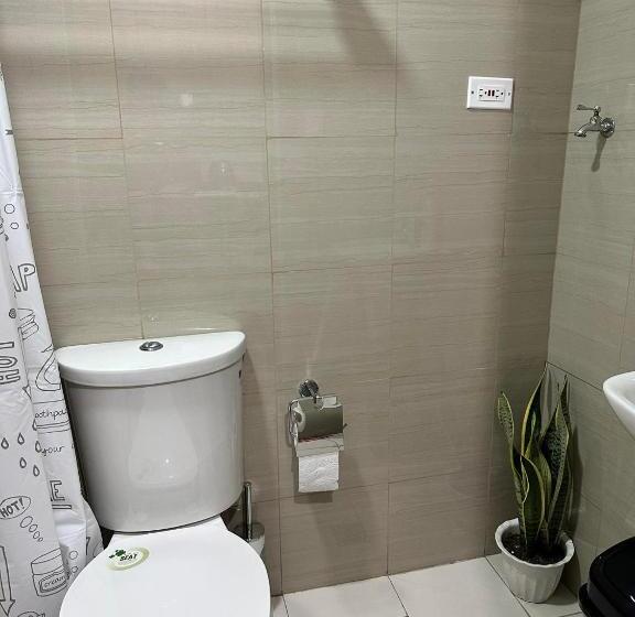 إستديو قياسى مطل على حمام السباحة, Vgc Crib