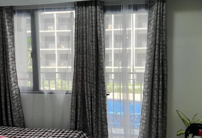 إستديو قياسى مطل على حمام السباحة, Vgc Crib