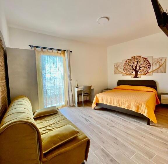 اتاق خانوادگی, B&b Niu Susu