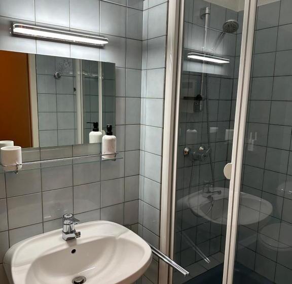 غرفة قياسية ثلاثية, Au Wachtfels