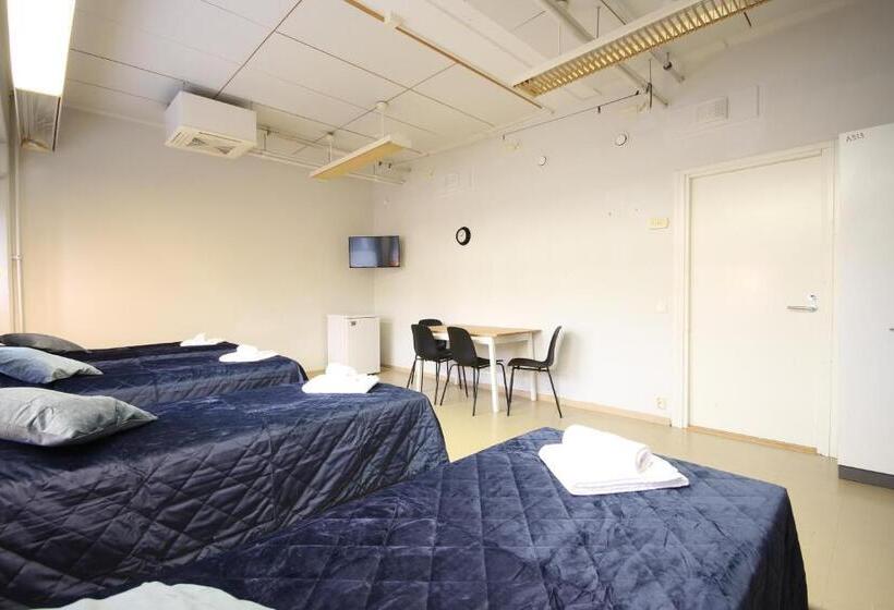 스탠다드 4인용 룸 공용 욕실, Forenom Hostel Vantaa Kehä Iii