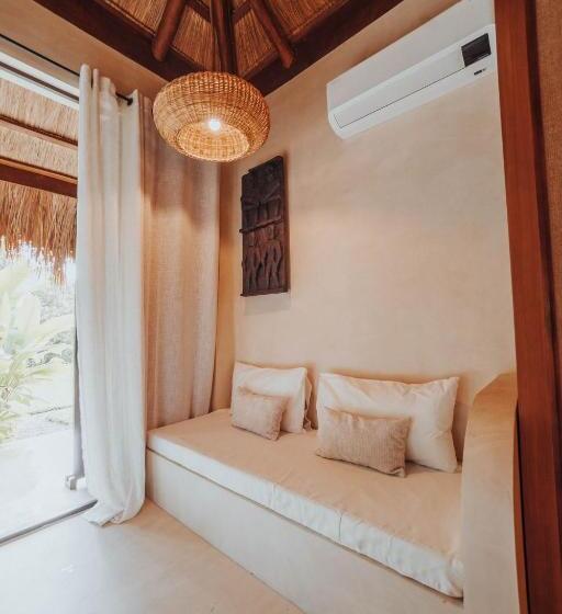 اتاق لوکس با بالکن, Alon Villas