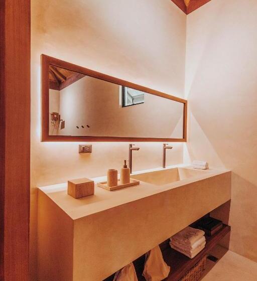 اتاق لوکس با بالکن, Alon Villas