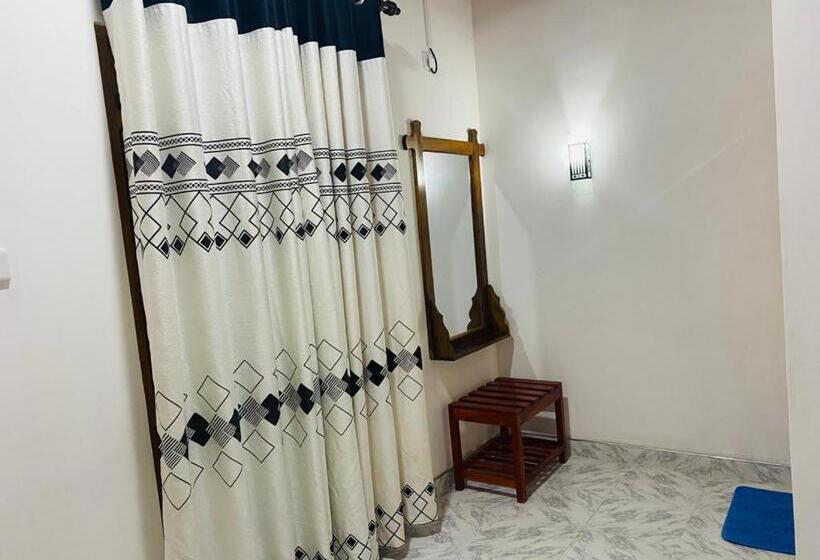 디럭스 룸, Black Panther Yala